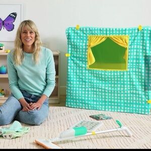 Lovevery Kids puppet Theatre